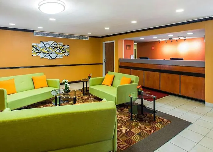 Motel: Studios & Suites 4 Less Charlotte